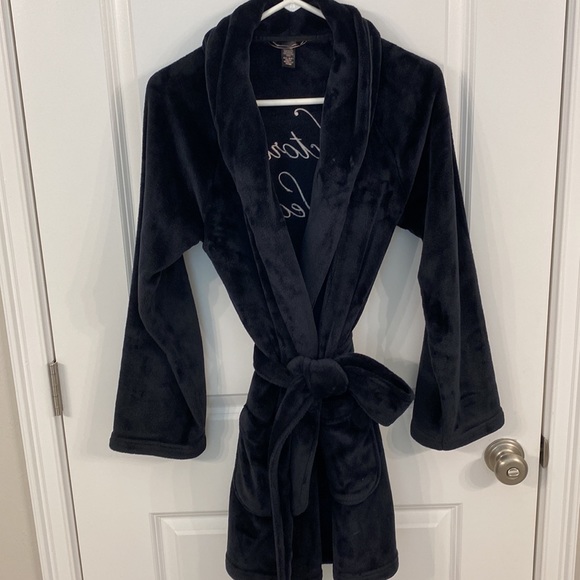 Victoria Secret bathrobe - Picture 3 of 3